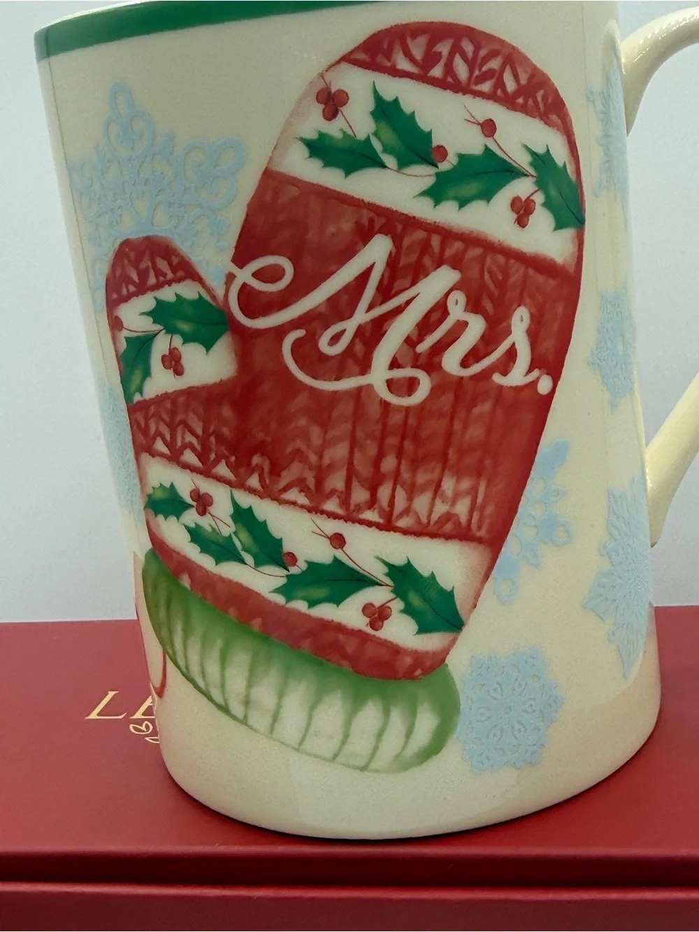 Lenox Holiday Mr & Mrs Christmas Mugs Set of 2 Mittens Red Green- 14 oz With Box